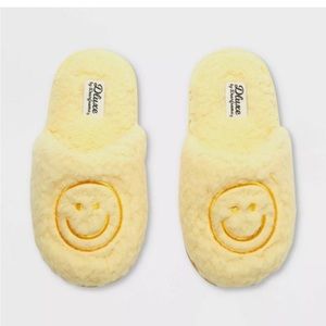 Dearfoam Happy Smiley Face House Slippers